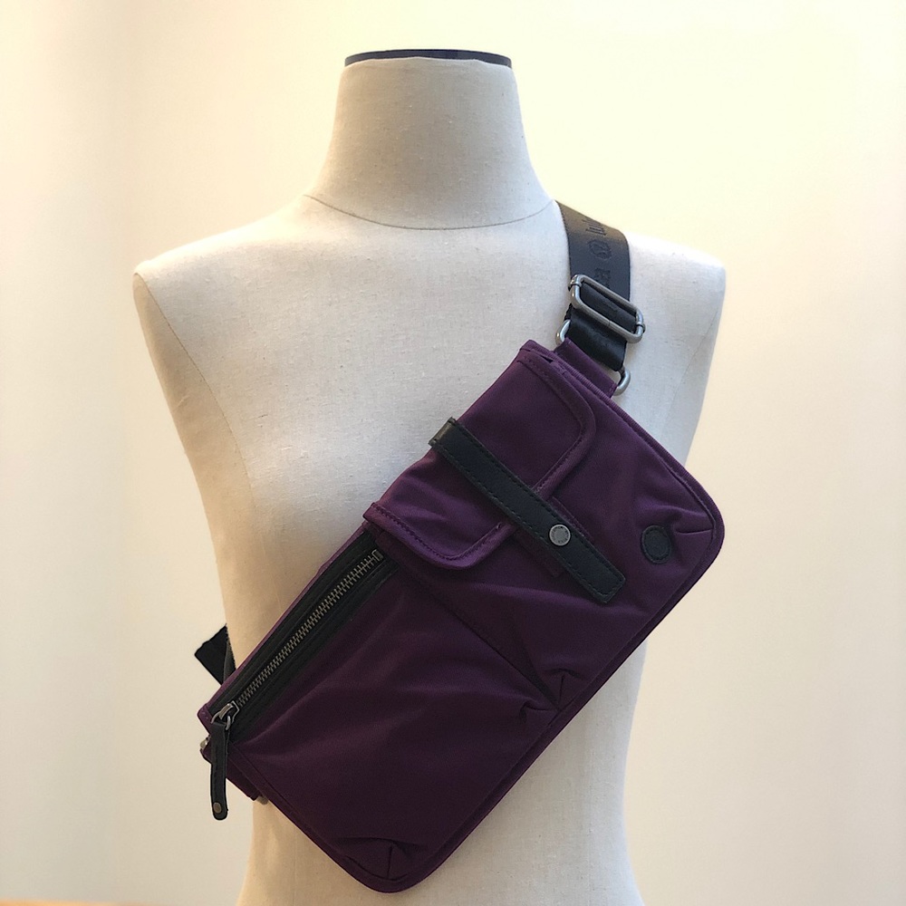 Lululemon - Dog Walking Fanny pack/Belt bag, in purple